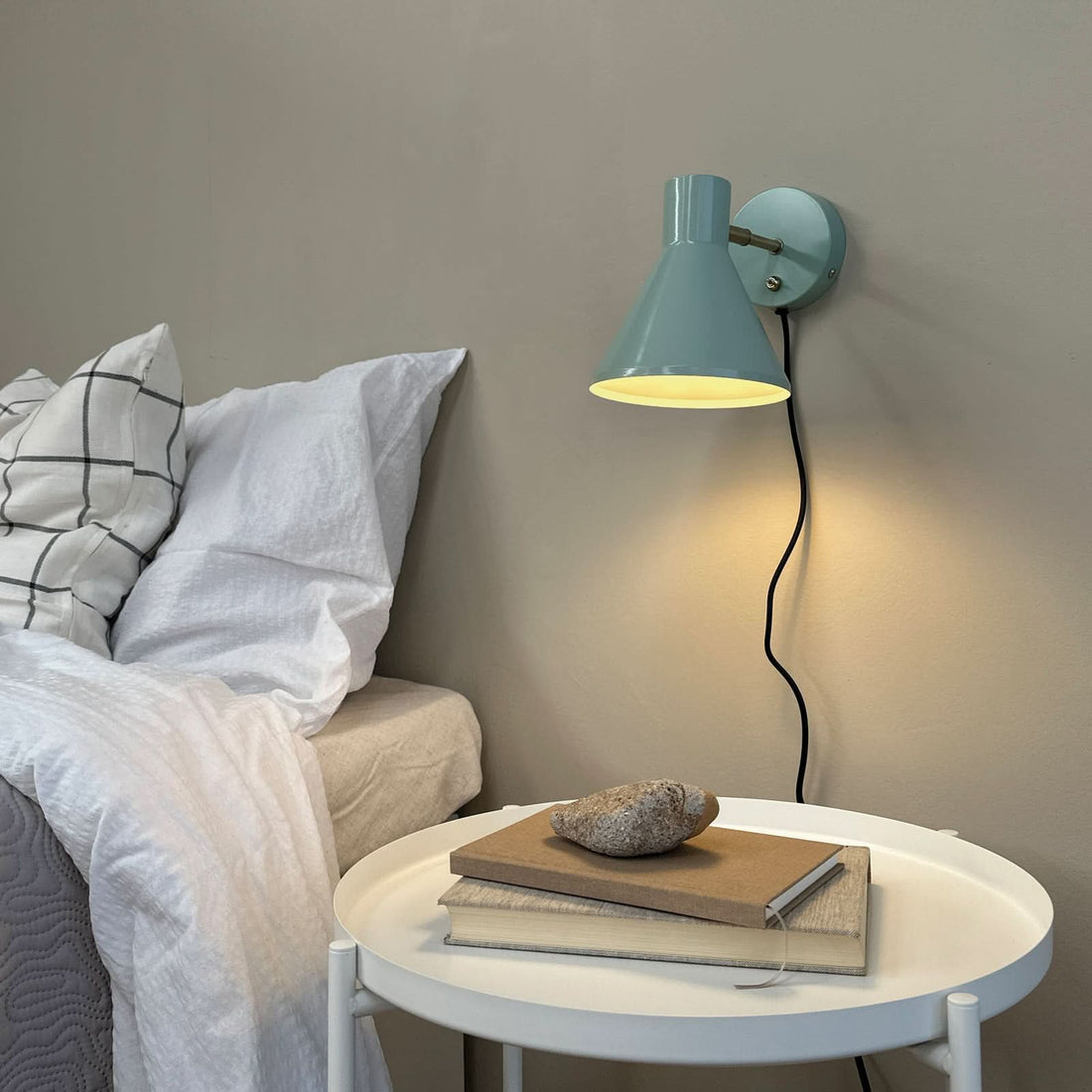 Applique murale Sleep en acier, vert, hauteur 17 cm