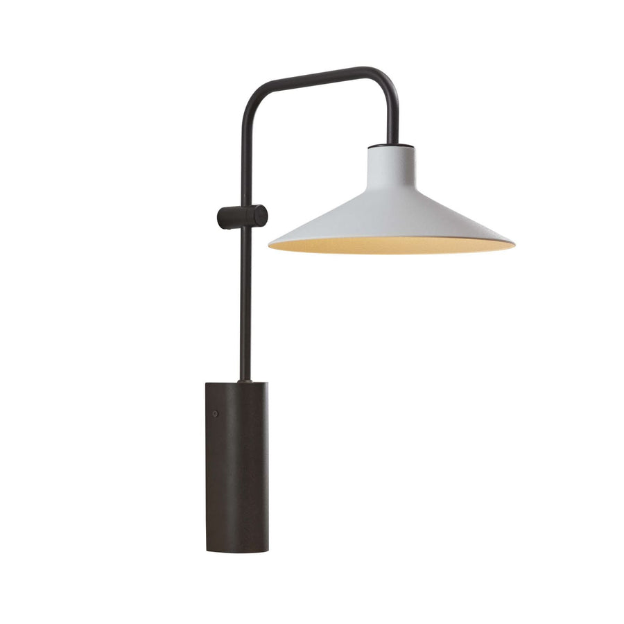 Produit isolé sur fond blanc, applique noire avec bras courbé et diffuseur gris
