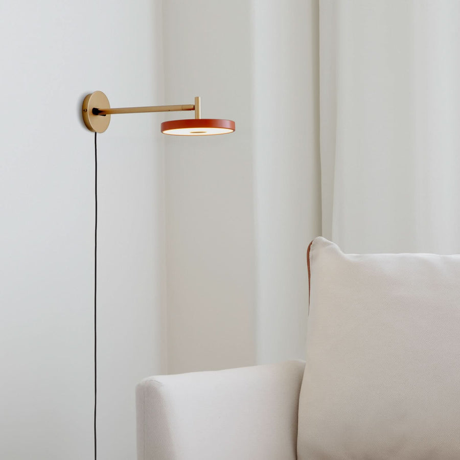 Applique murale LED Asteria Long en aluminium, orange et laiton, Ø 15 cm