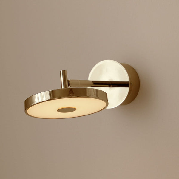 Applique murale LED Asteria Short HW en aluminium, laiton poli, Ø 15 cm