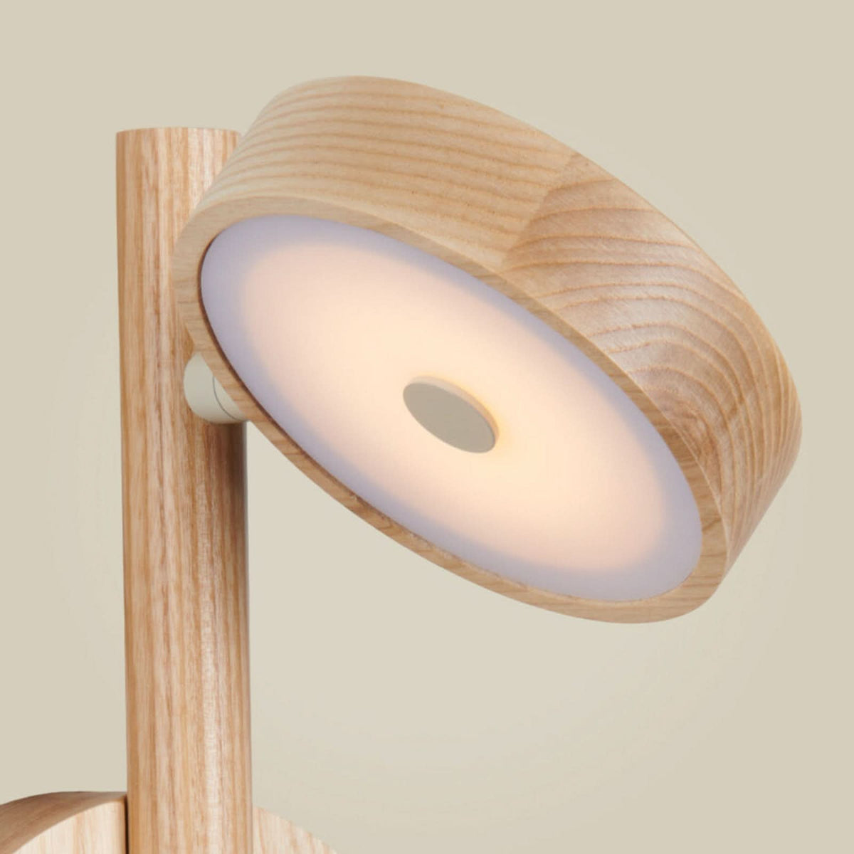 Applique murale LED Okinawa en bois, frêne, hauteur 33 cm