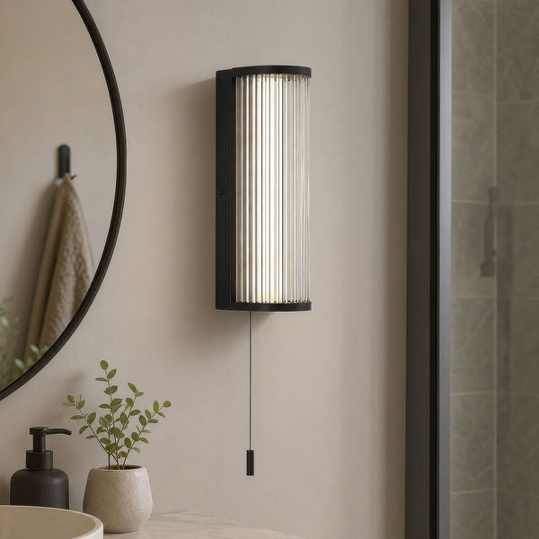 Applique murale LED Rue en verre, noir, hauteur 35 cm, IP44