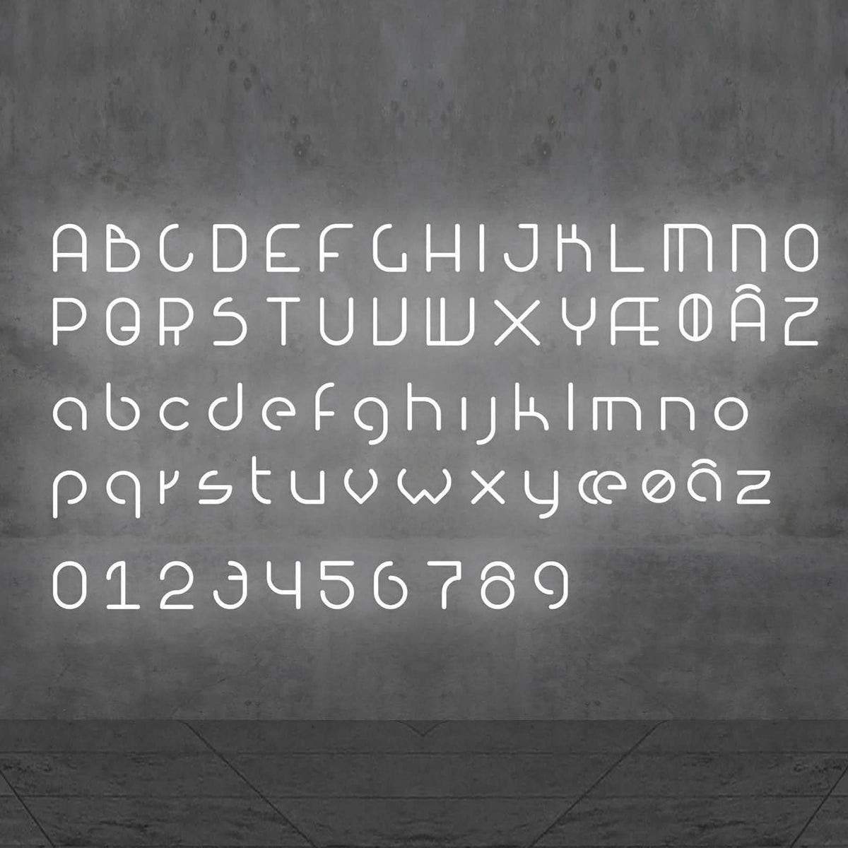 Planche complète de l'alphabet et des chiffres en LED blanc.