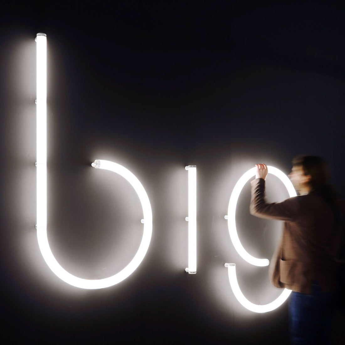 Applique murale LED Alphabet en aluminium, blanc, hauteur 95 cm, 3000 K, 25 W, largeur 65 cm, modèle 3