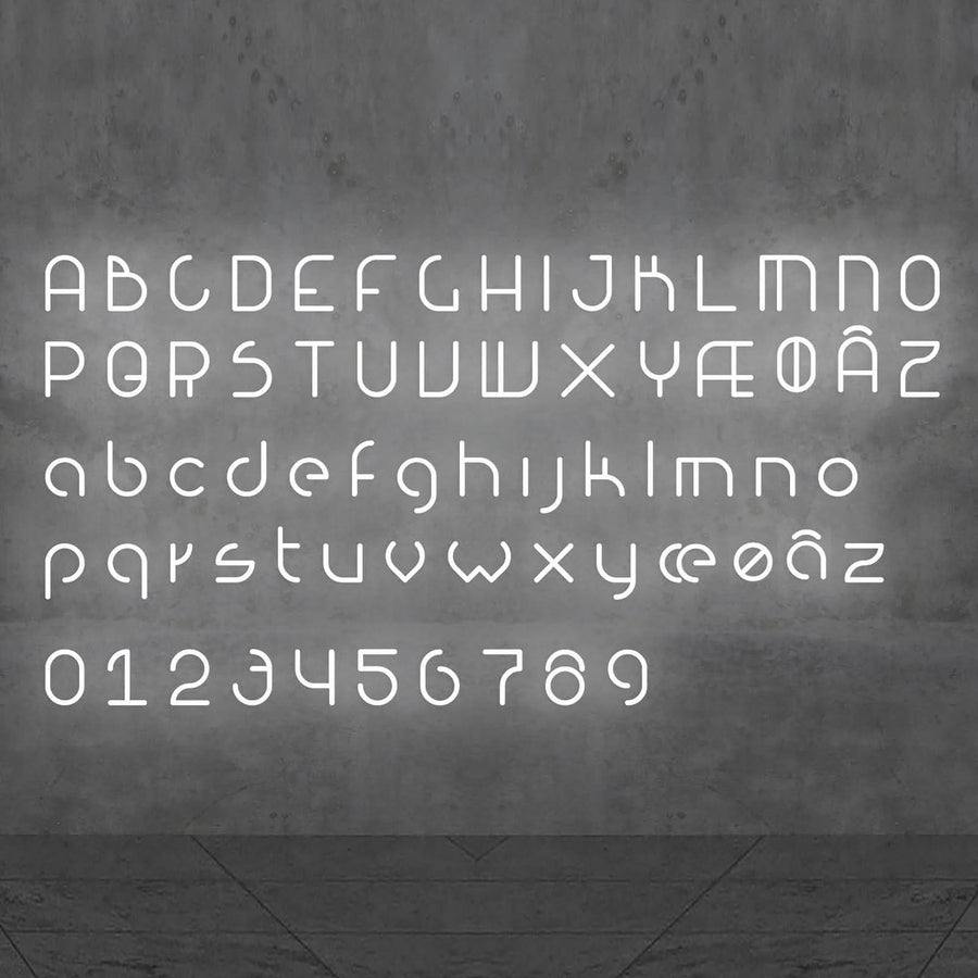 Planche complète de l'alphabet et des chiffres lumineux blancs sur fond gris.