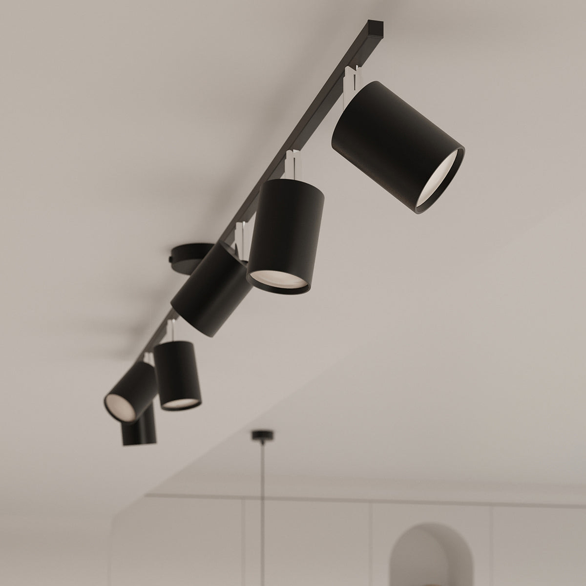 Détail en plongée de la finition noire mate et des projecteurs orientables