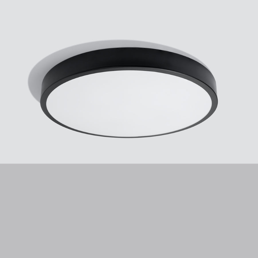 Plafonnier noir fixé au plafond vu de dessous en perspective