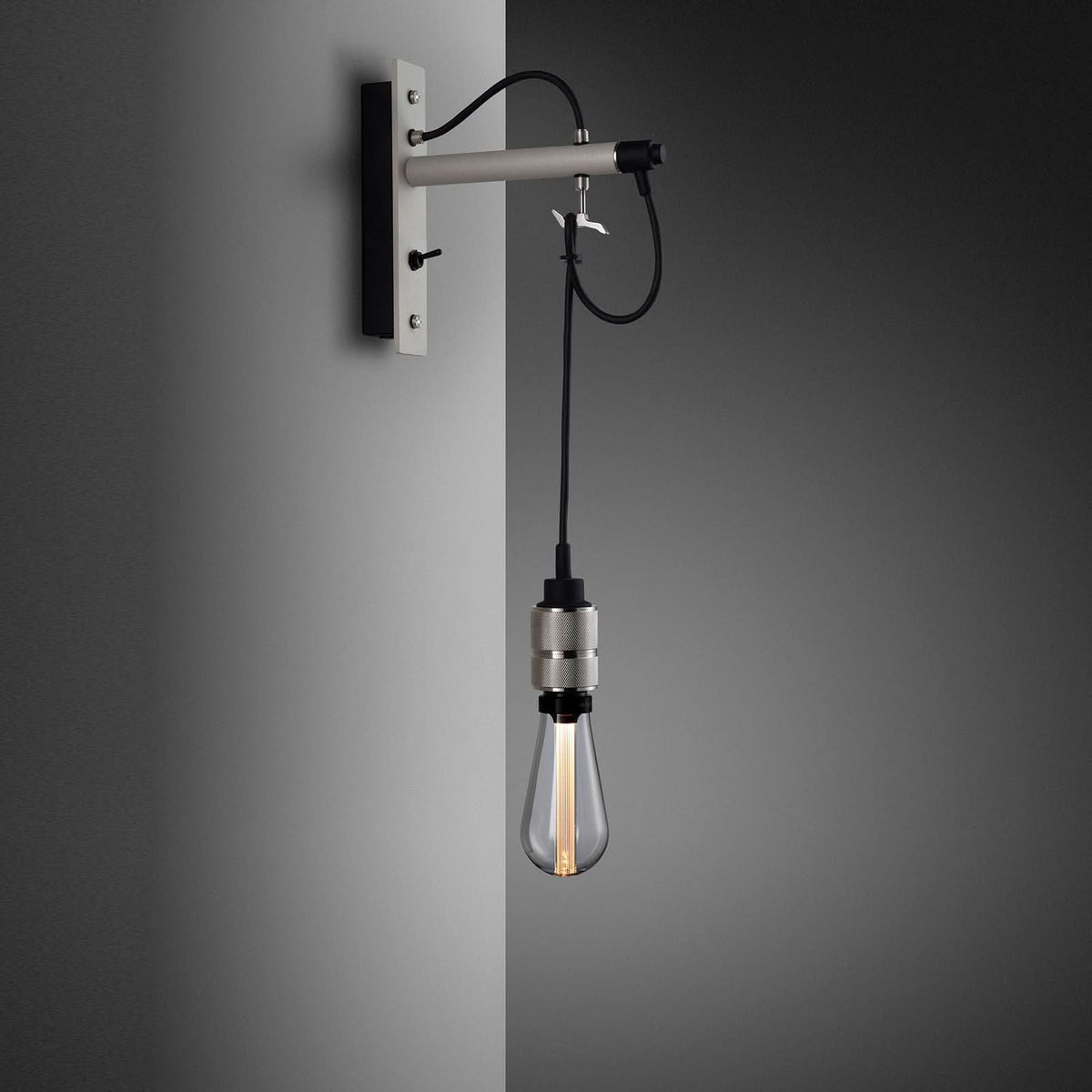 Applique murale Hooked Wall en acier, gris clair, 40 W