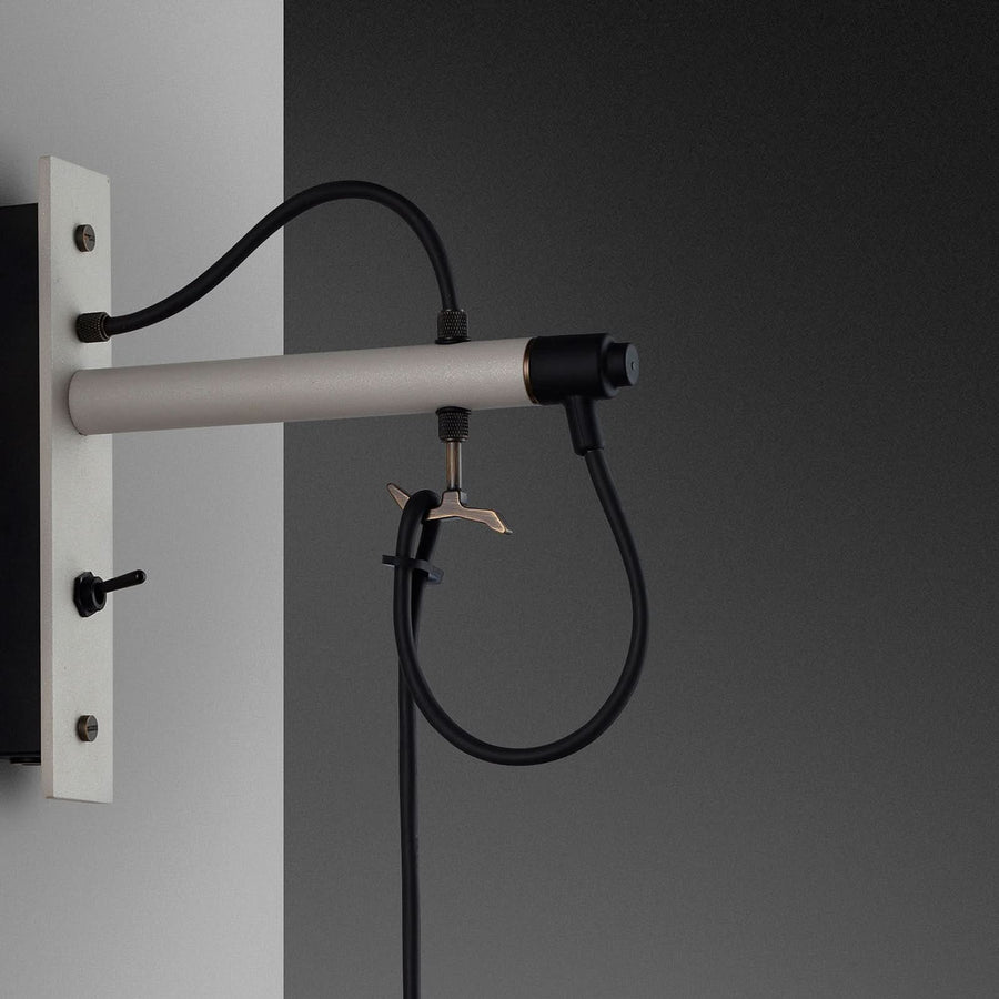 Applique murale Hooked Wall en acier, gris clair, 40 W, modèle 2