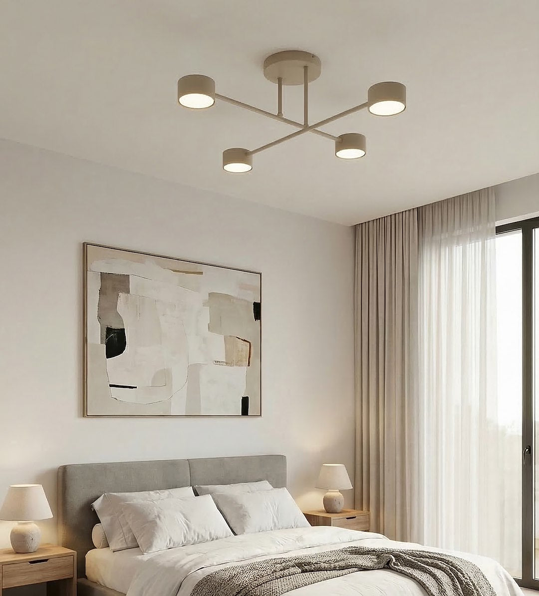 Vue en chambre avec tableaux et lampes de chevet, luminaire fixé au plafond