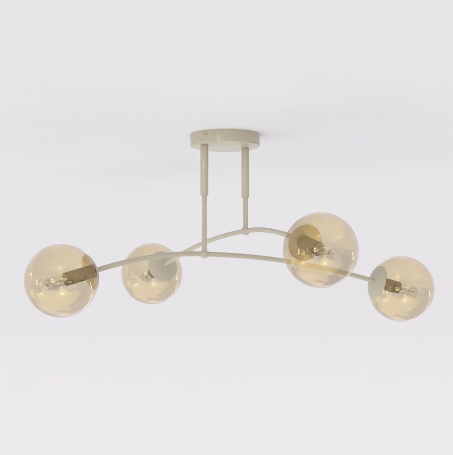 Vue de face du plafonnier beige avec quatre globes en verre ambré sur fond blanc.