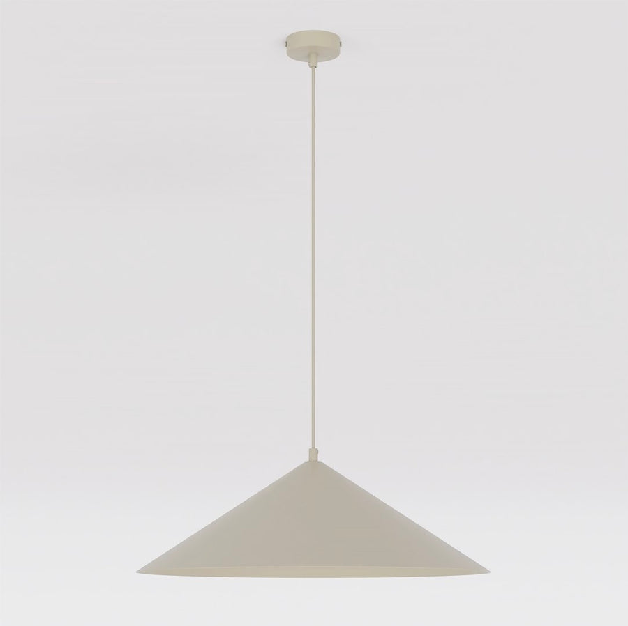 Suspension beige de face, abat-jour conique large suspendu par un câble fin