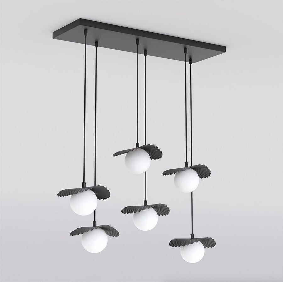 Vue produit de face, six globes opalins suspendus sous une platine rectangulaire noire