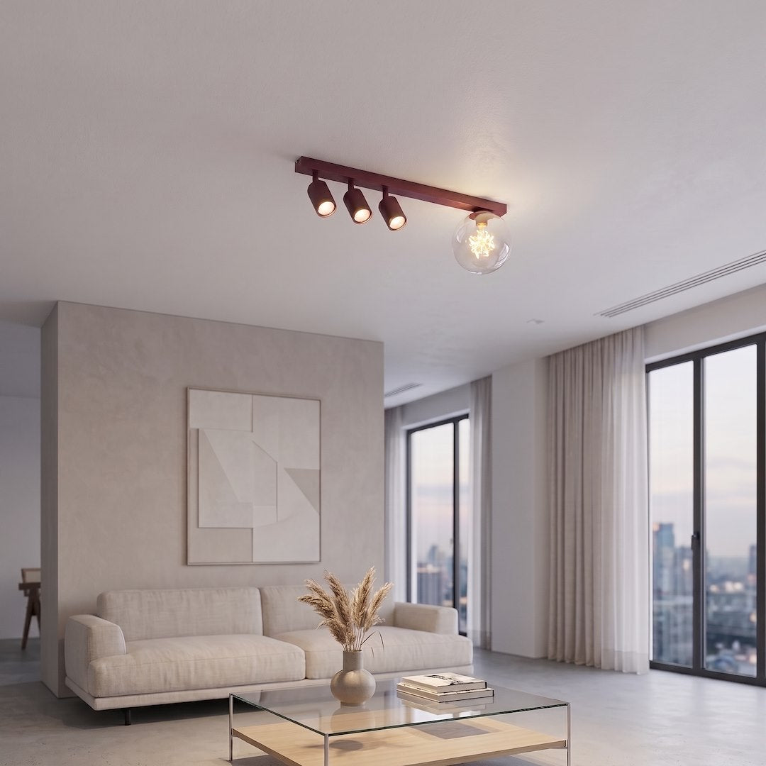 Mise en ambiance dans un salon moderne avec canapé beige et grandes fenêtres