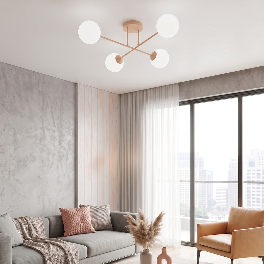 Mise en ambiance salon moderne, plafonnier allumé au-dessus d'un canapé gris