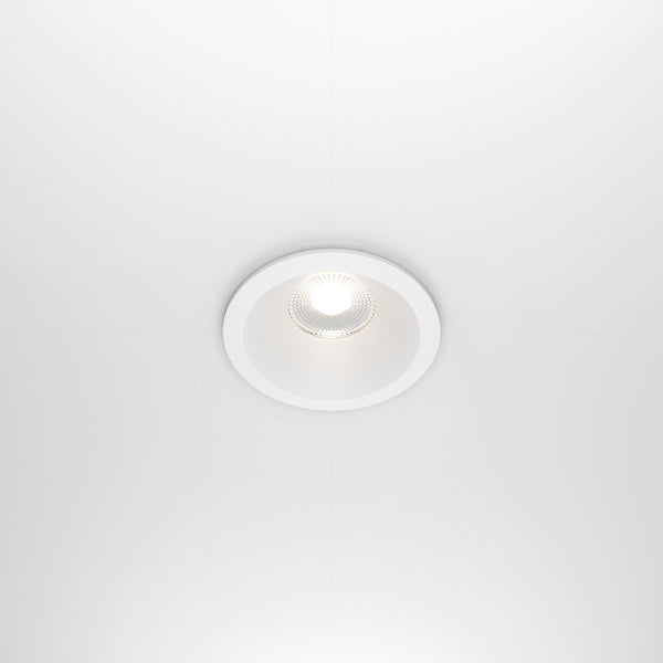 White spotlight zoom