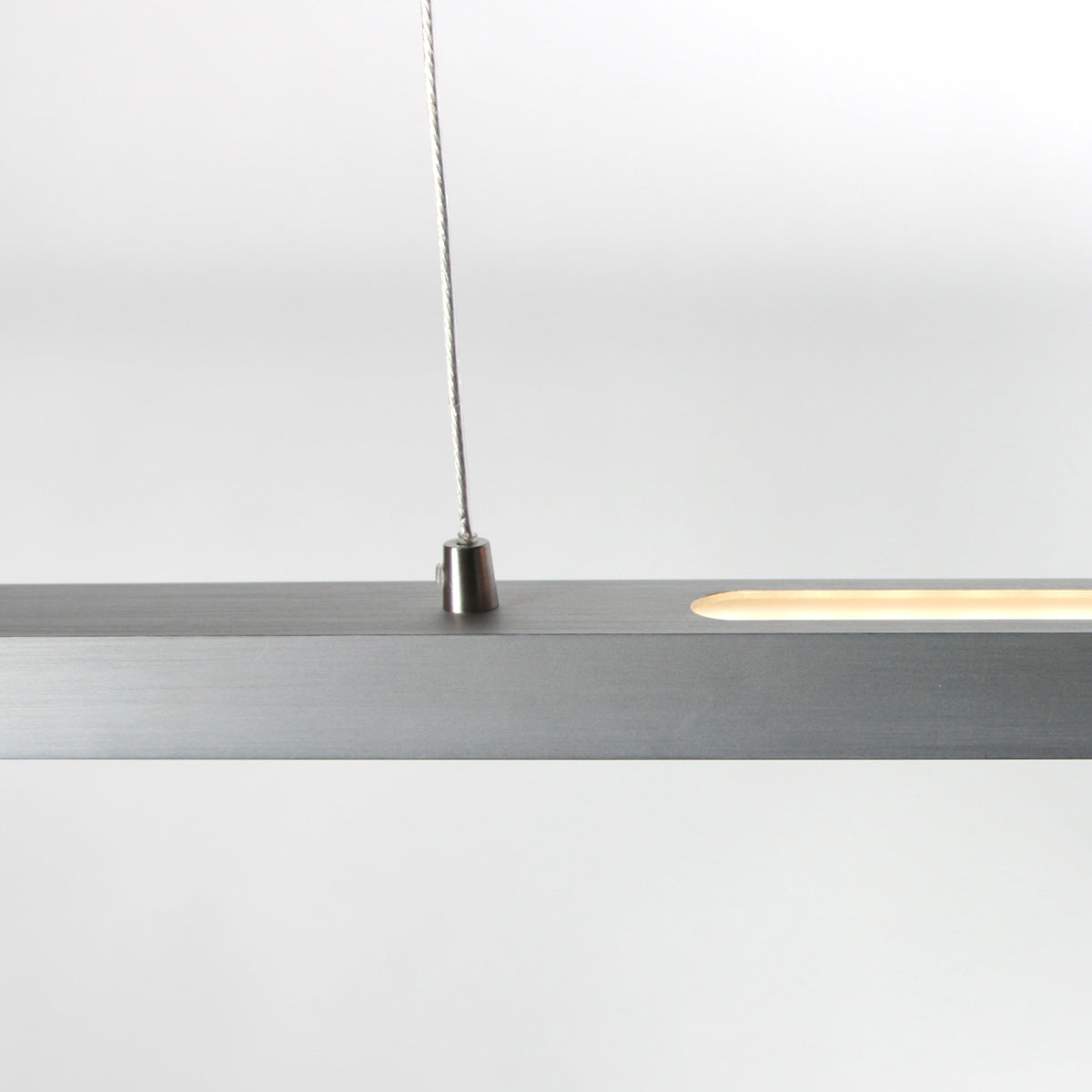 Détail du système de câble réglable et de la double LED haut et bas
