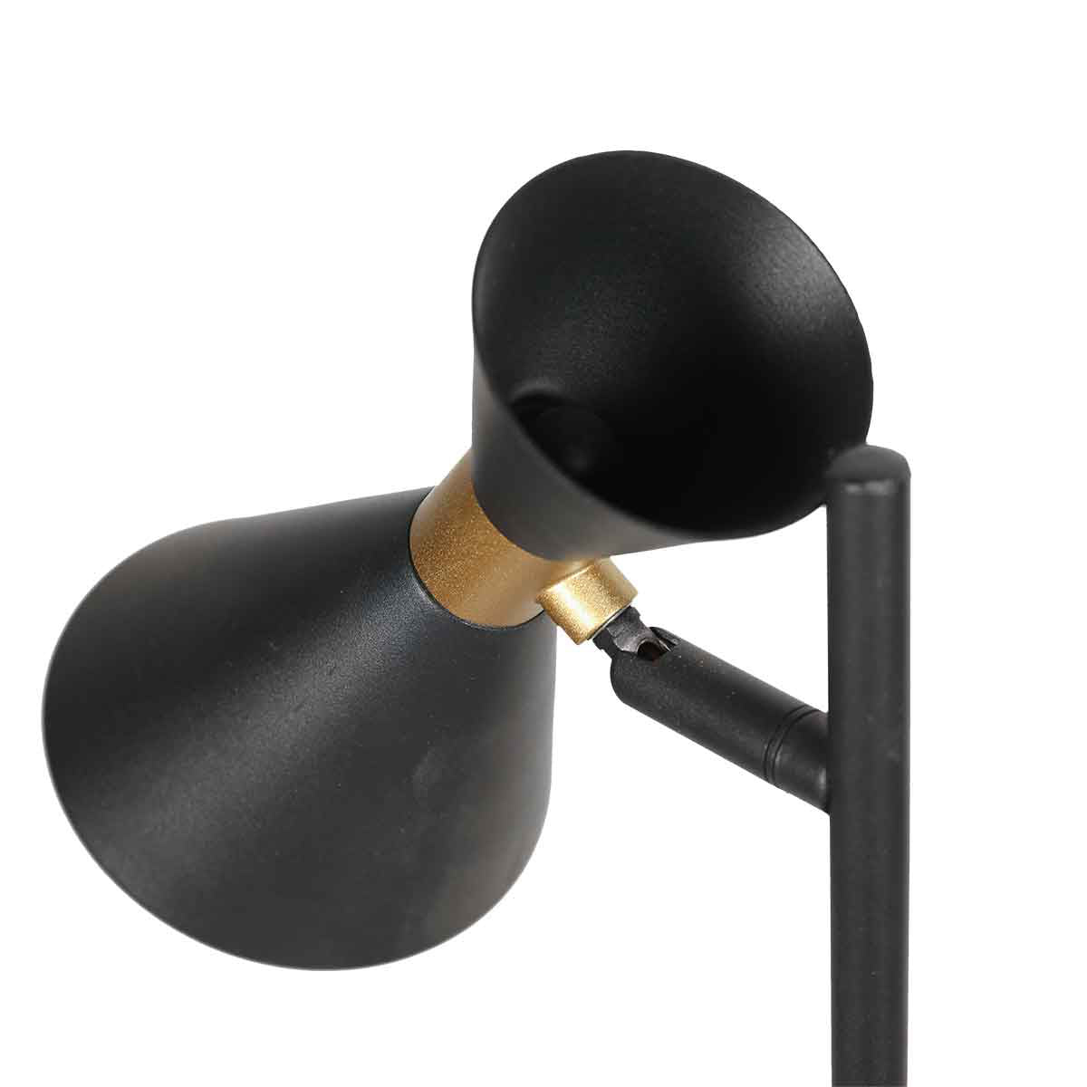 Détail de l'abat-jour diabolo noir et de l'intérieur doré de la lampe Preto