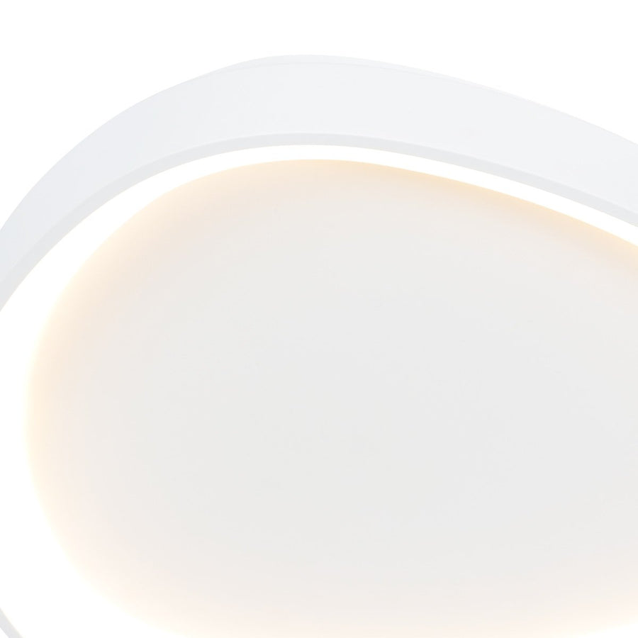 Gros plan du diffuseur allumé, halo lumineux blanc chaud et uniforme