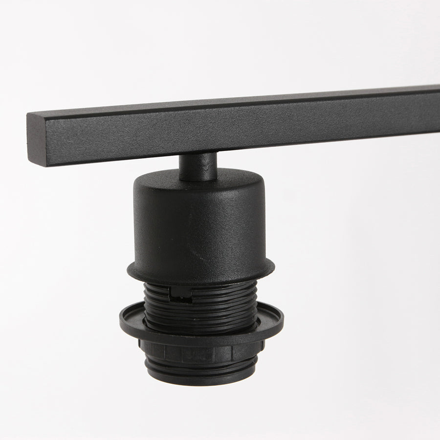 Gros plan sur la douille filetée noire fixée sous le bras horizontal