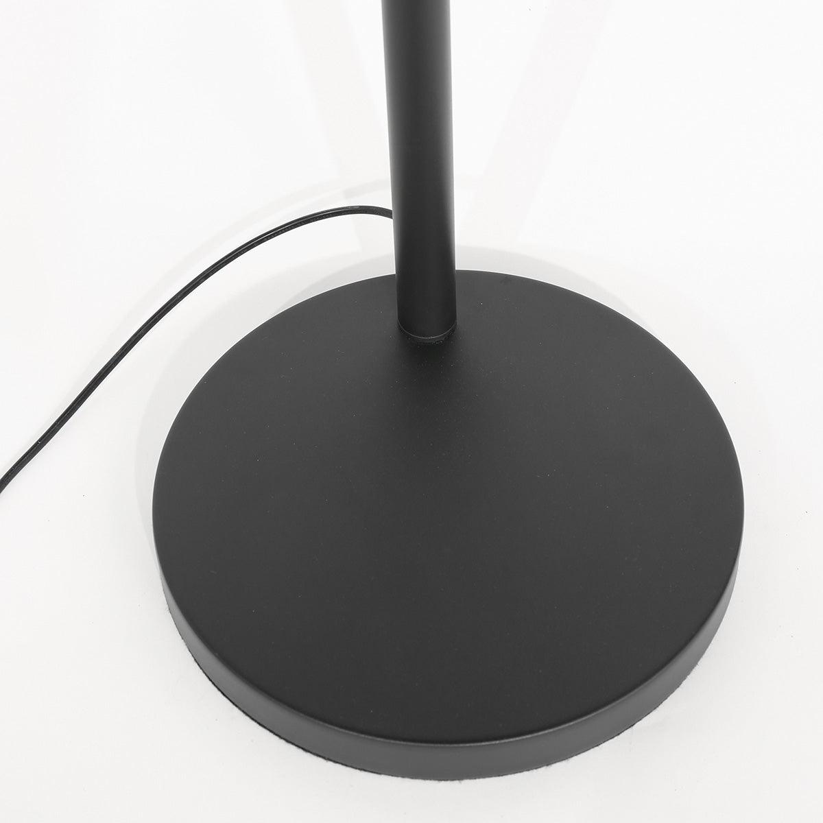 Base ronde noire Ø 30 cm du lampadaire sur pied Cordéo