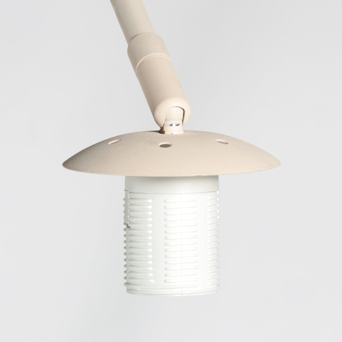 Lampadaire arc salon crème Cézan – vue 5 – Designix.fr