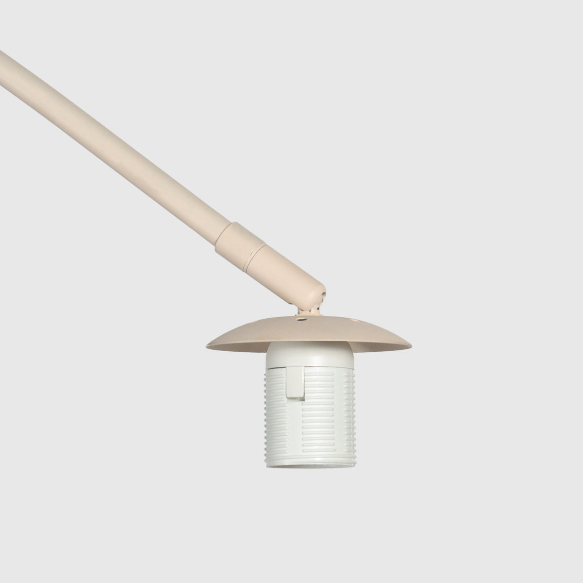 Lampadaire arc salon crème Cézan – vue 2 – Designix.fr