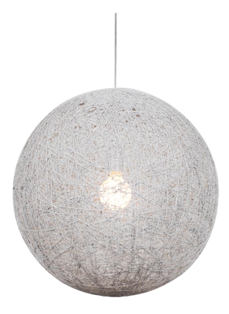 Suspension sphérique blanche en fils de jute entrelacés, éclairée de face sur fond blanc