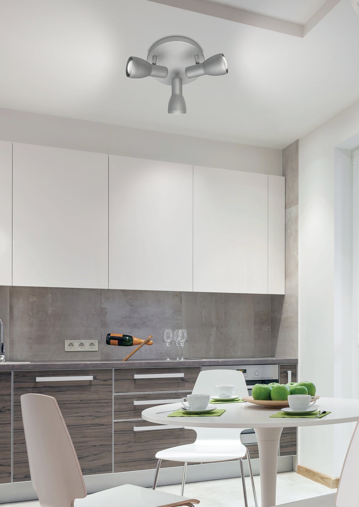 Mise en ambiance dans une cuisine moderne, plafonnier fixé au plafond au-dessus de la table.