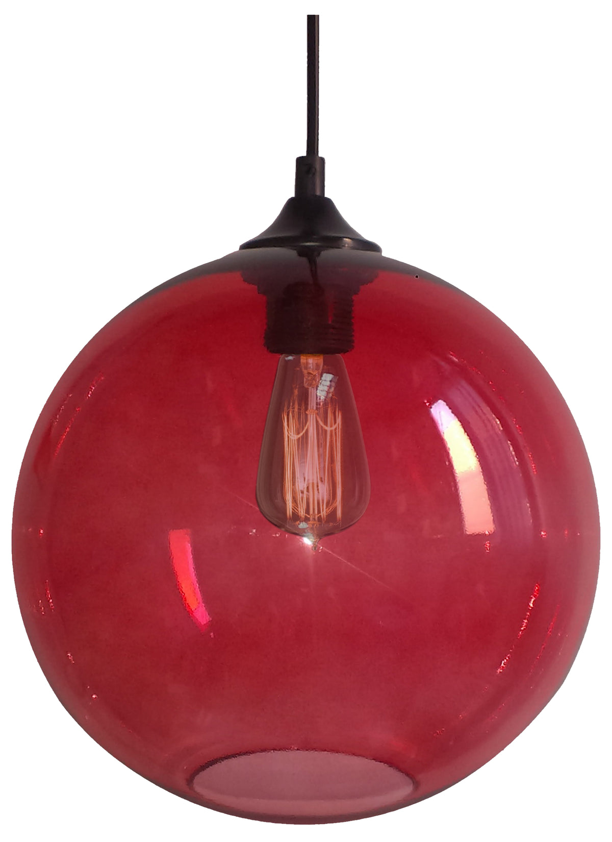Version en verre rouge translucide avec ampoule Edison allumée, photographiée sur fond blanc.