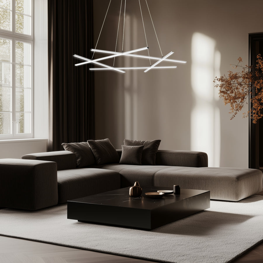 Suspension éclairée dans un salon moderne, ombres portées sur le mur