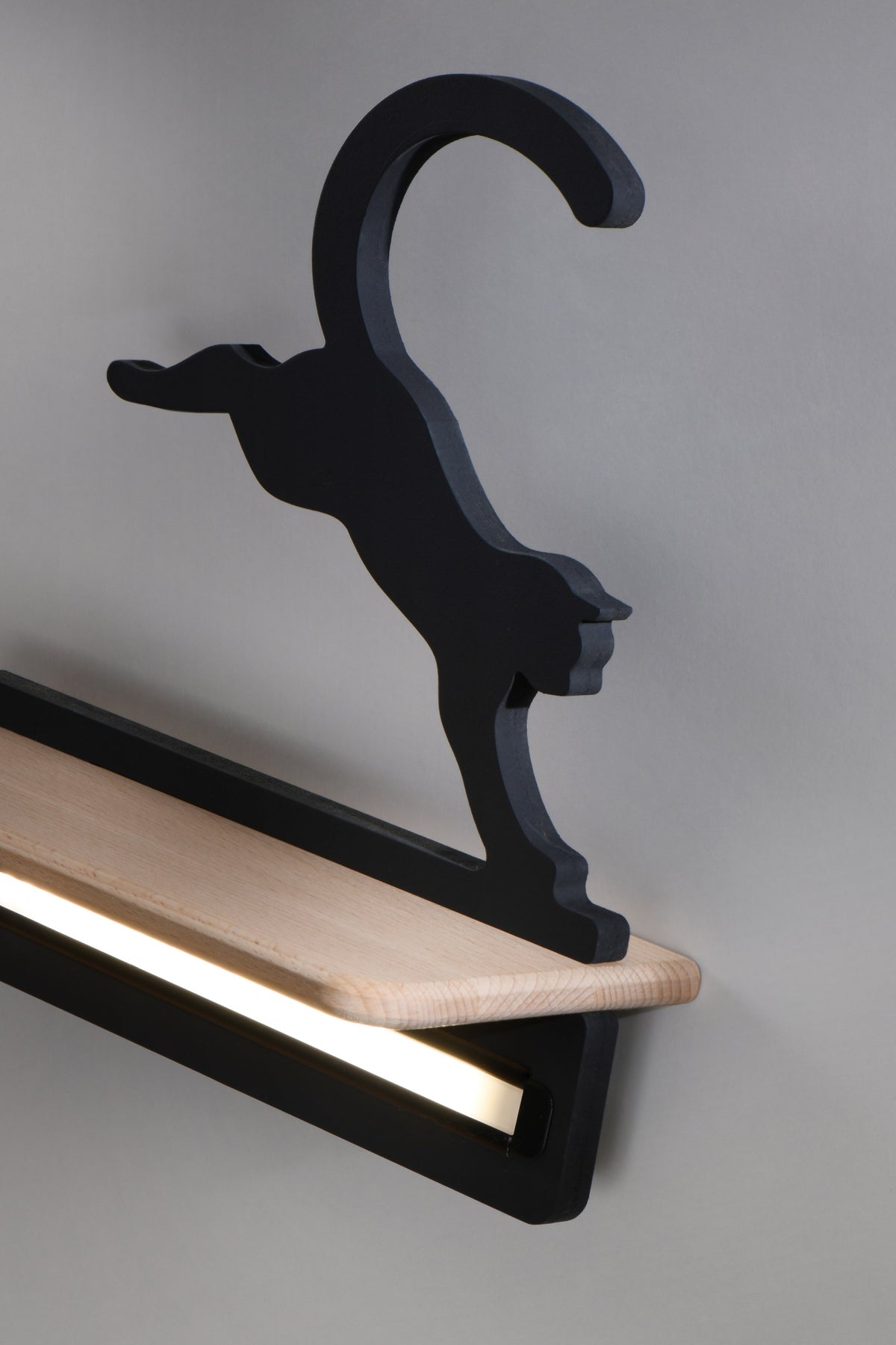 Applique murale LED Cat pour chambre d'enfant noire, bois, L 27 cm (réf. 21-75635)