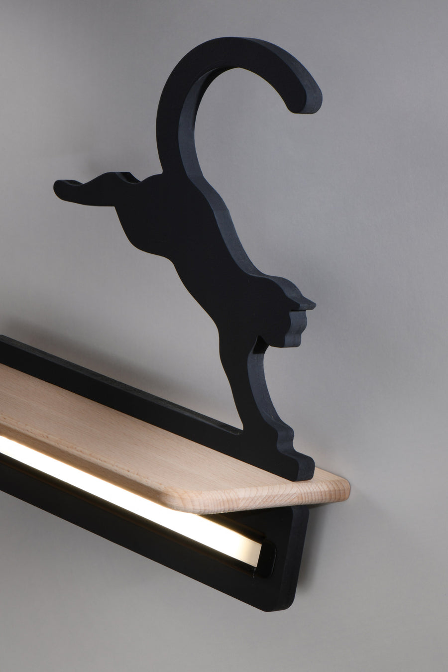 Applique murale LED Cat pour chambre d'enfant noire, bois, L 27 cm (réf. 21-75635)