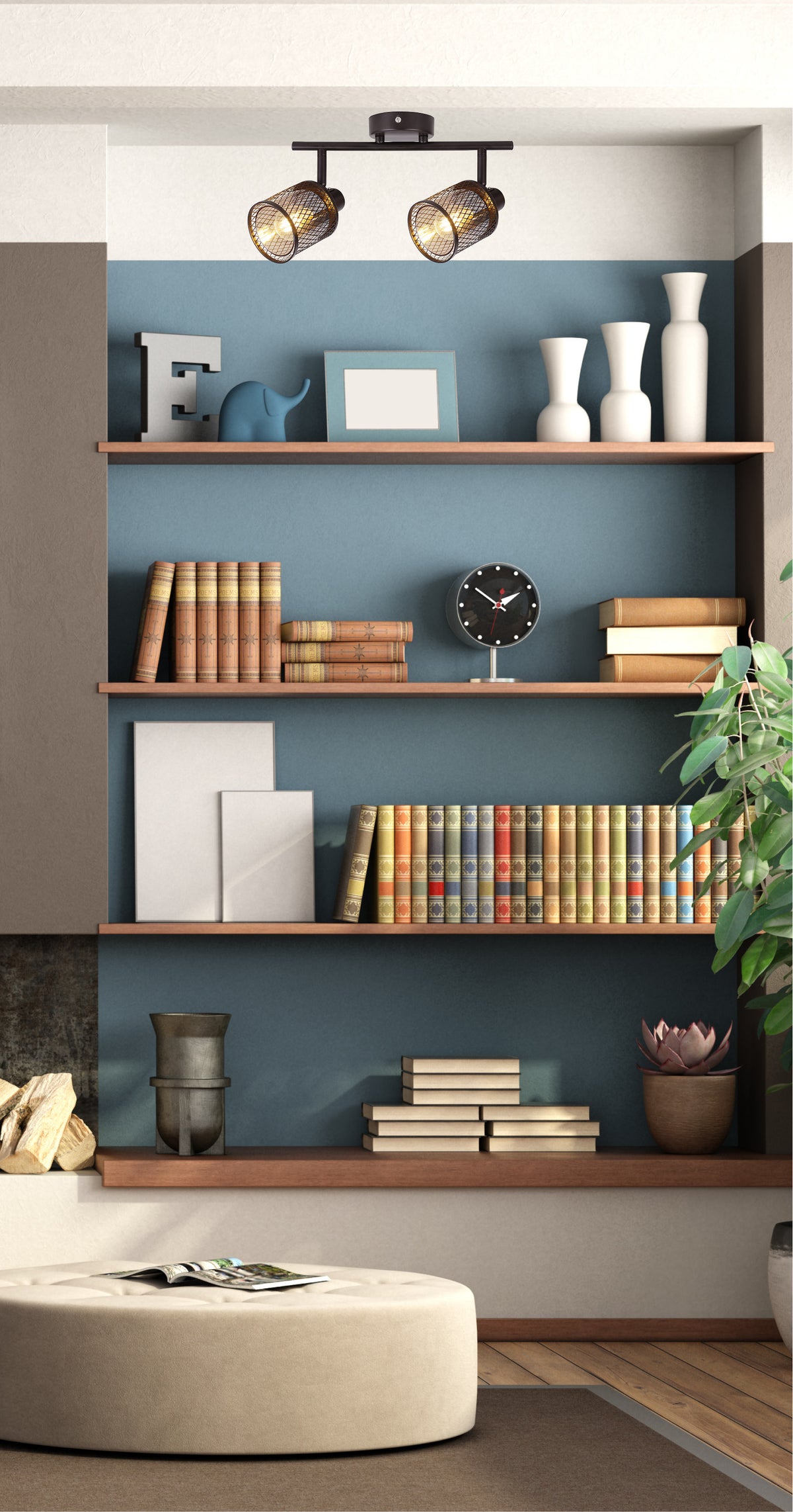 Mise en ambiance du plafonnier au-dessus d'une étagère bleue garnie de livres et vases.