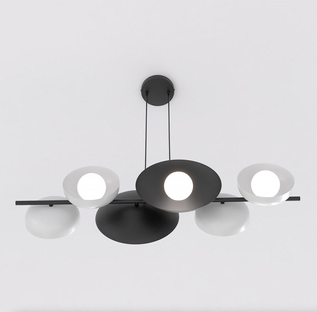 Vue rapprochée en plongée, grands disques noirs, lumières centrales allumées, fond gris.