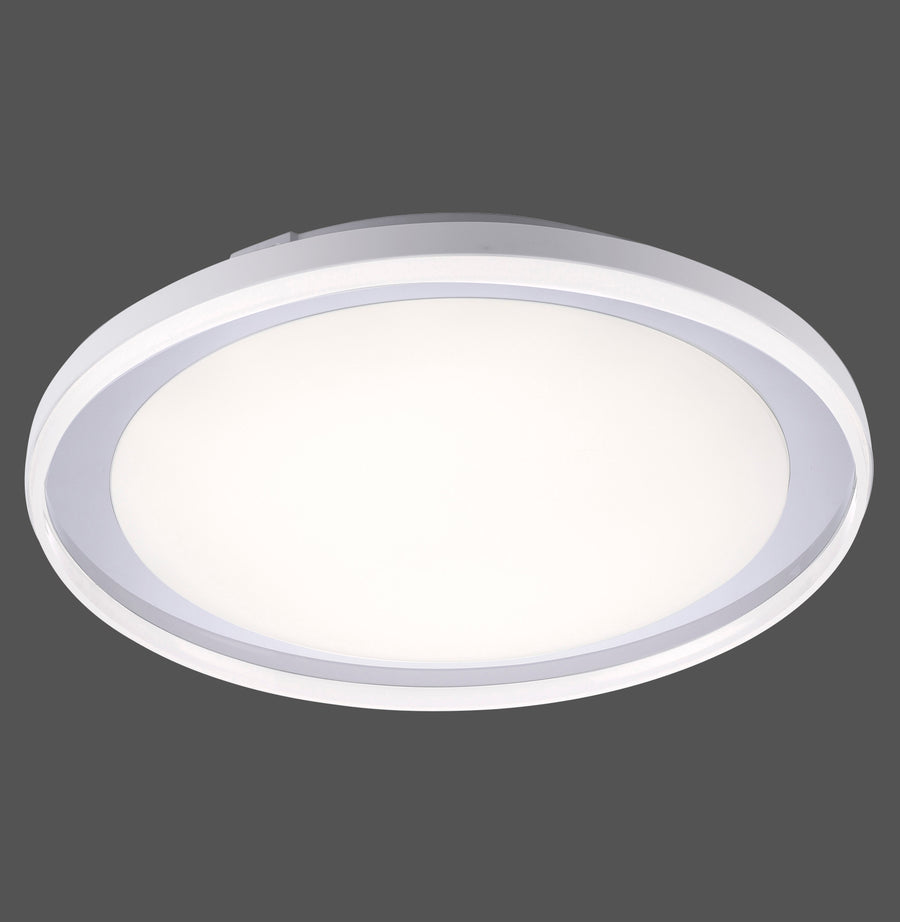 Vue de face du plafonnier rond chromé avec diffuseur blanc et cerclage argenté.