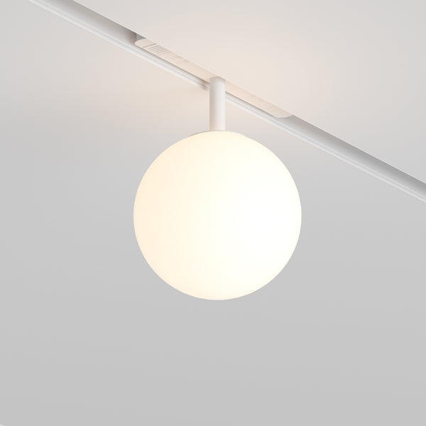 Luna White spotlight