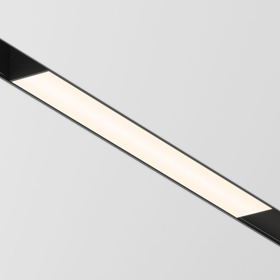 Vue rapprochée du profil noir et du diffuseur blanc lumineux en biais