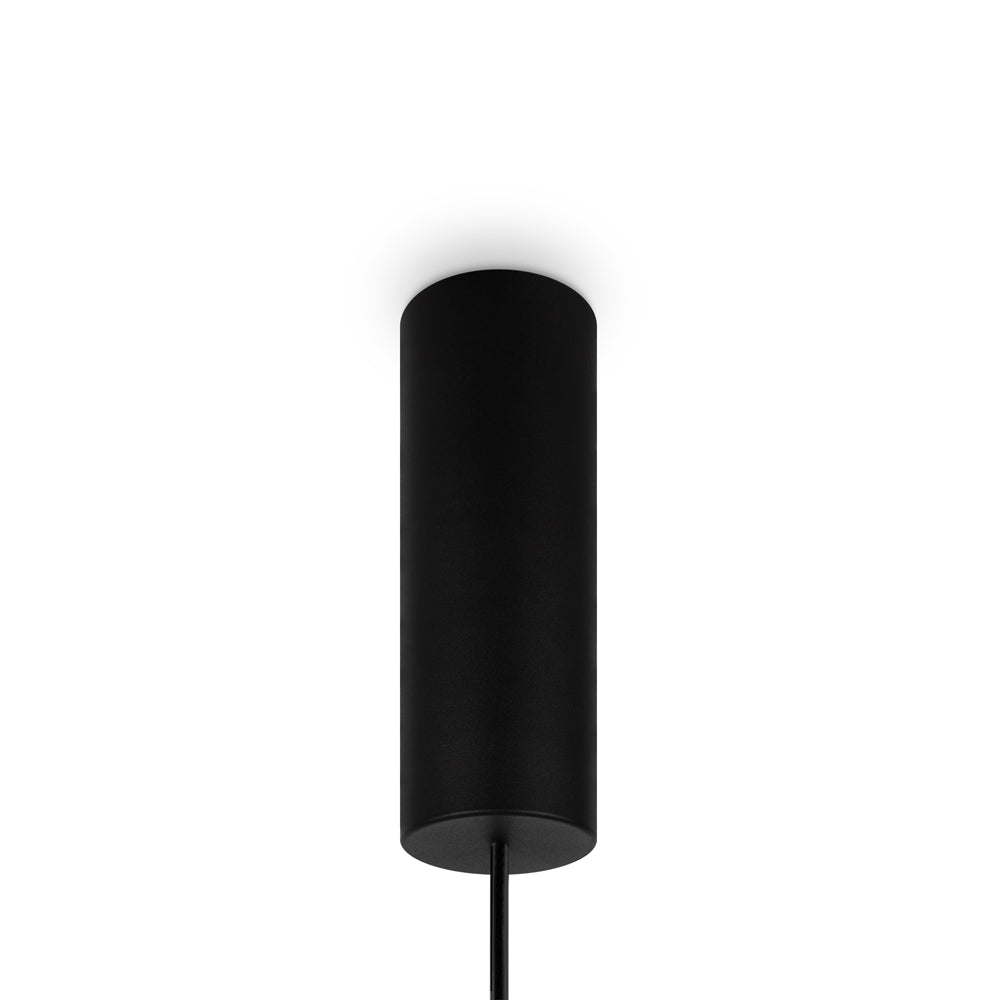 Détail de la rosace cylindrique noire fixée au plafond avec câble