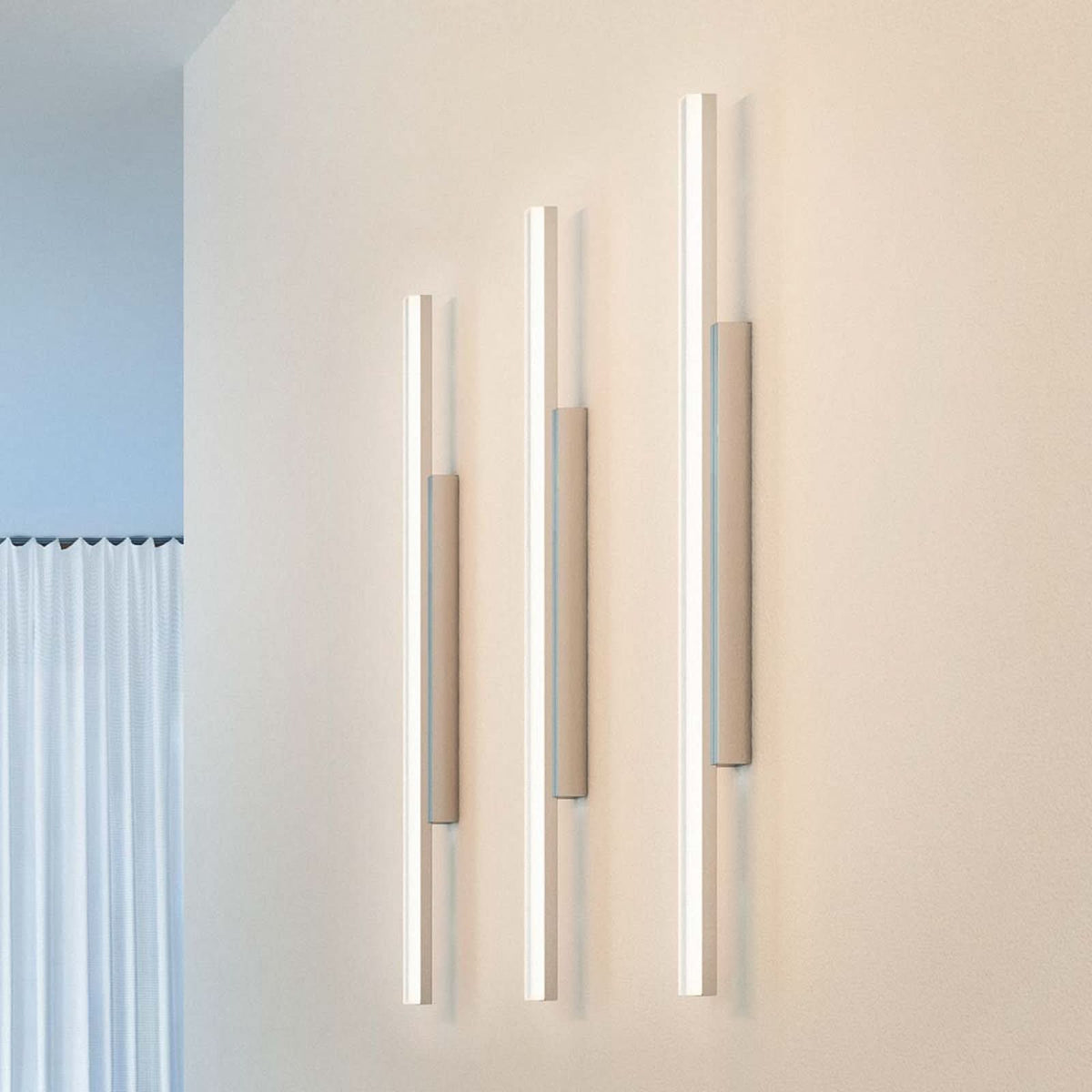 Applique murale LED SpinaLED 90cm en aluminium, chromé et blanc, hauteur 6,2 cm