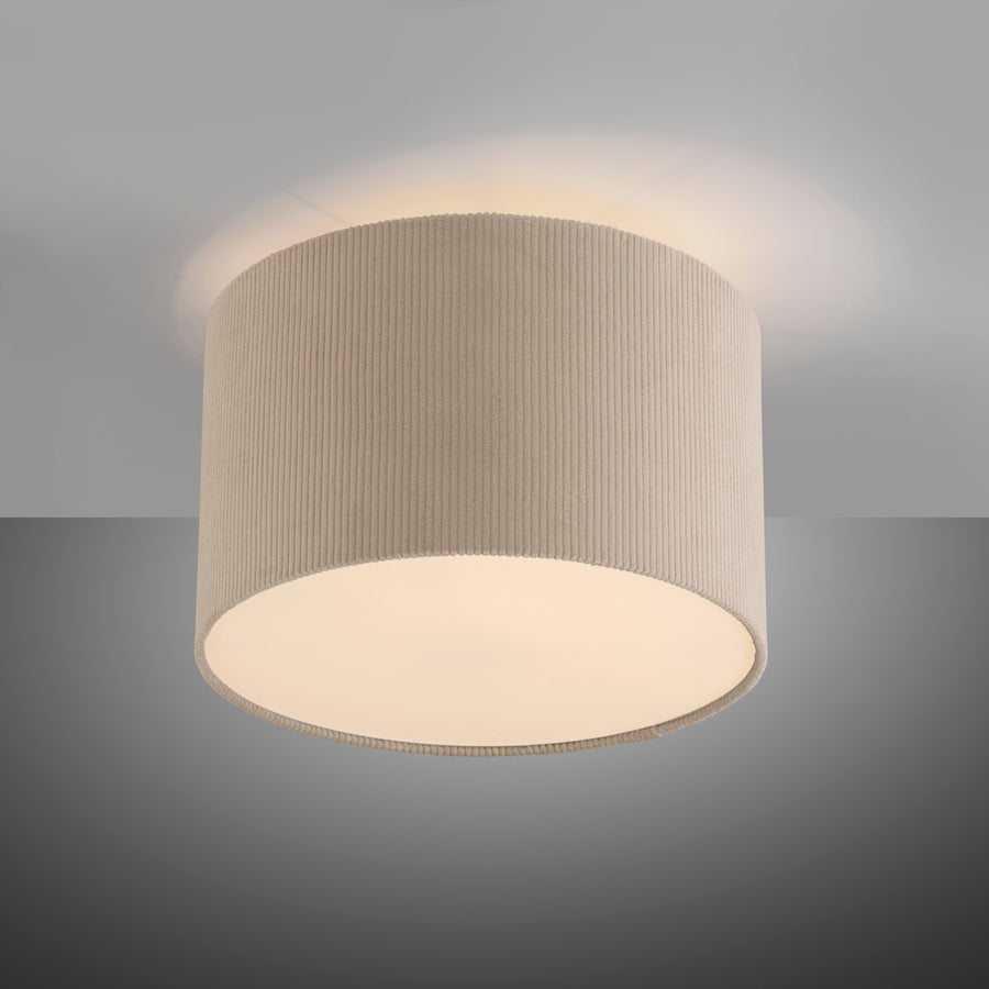 Plafonnier allumé fixé au plafond, lumière chaude et halo diffus