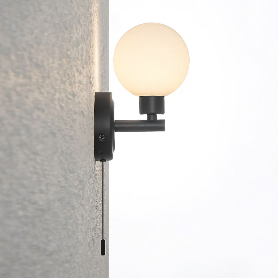 Applique murale Zaniba en verre, noir mat, hauteur 17,7 cm, IP44