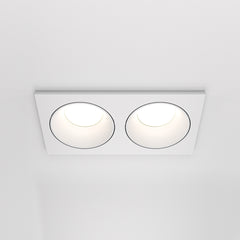 White spotlight zoom