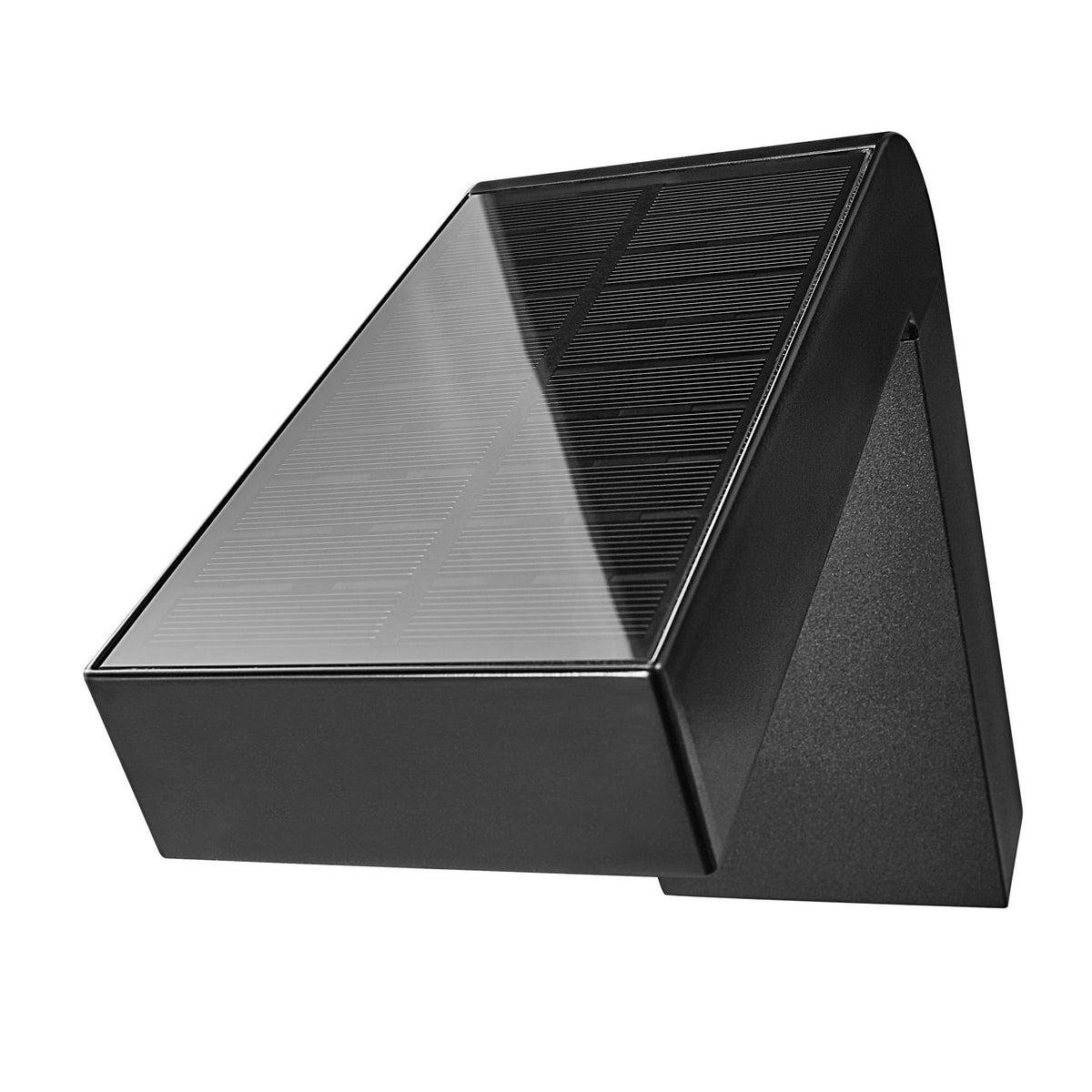 Détail du panneau solaire noir incliné sur le dessus