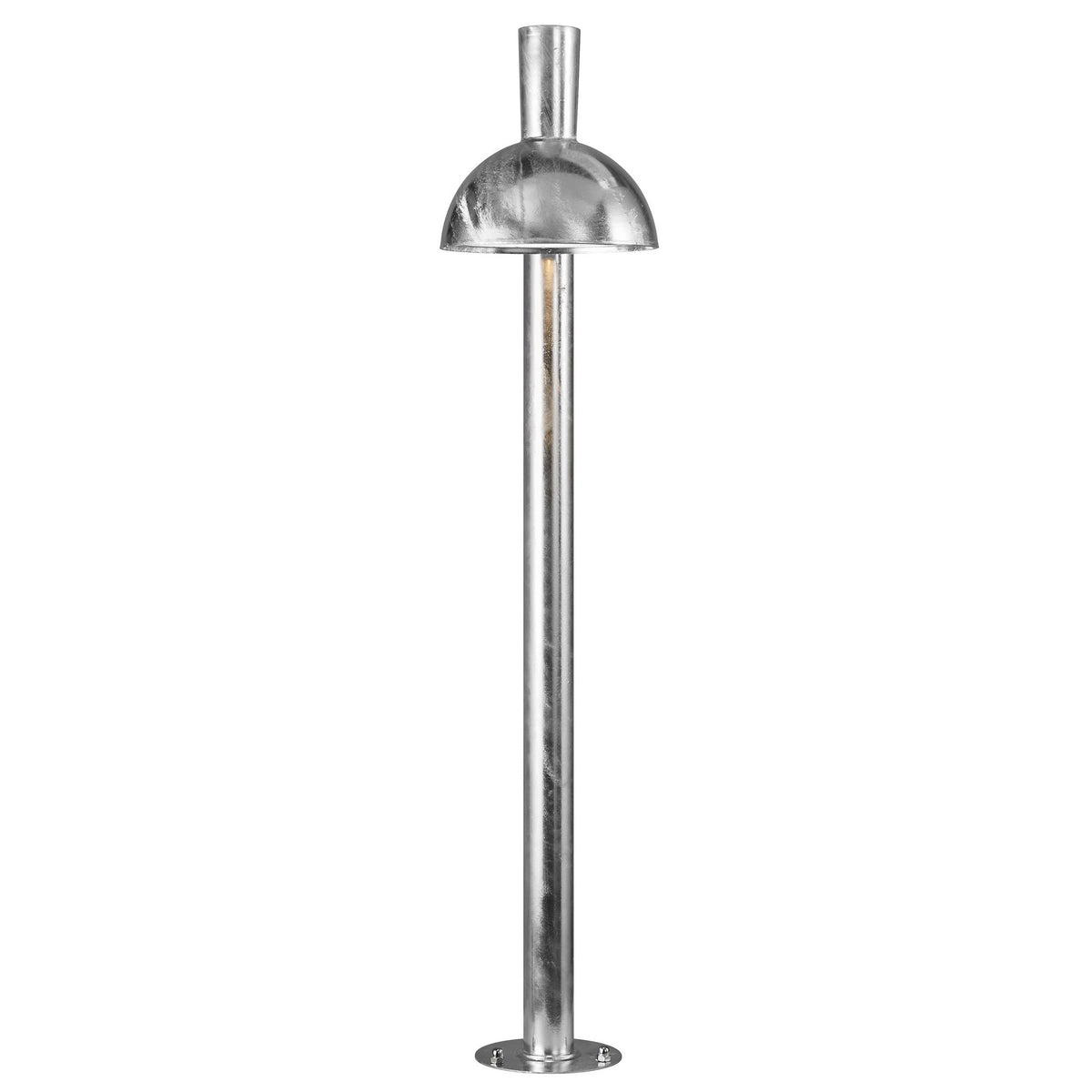 Détail du luminaire cylindrique avec dôme et capuchon supérieur, métal brut.