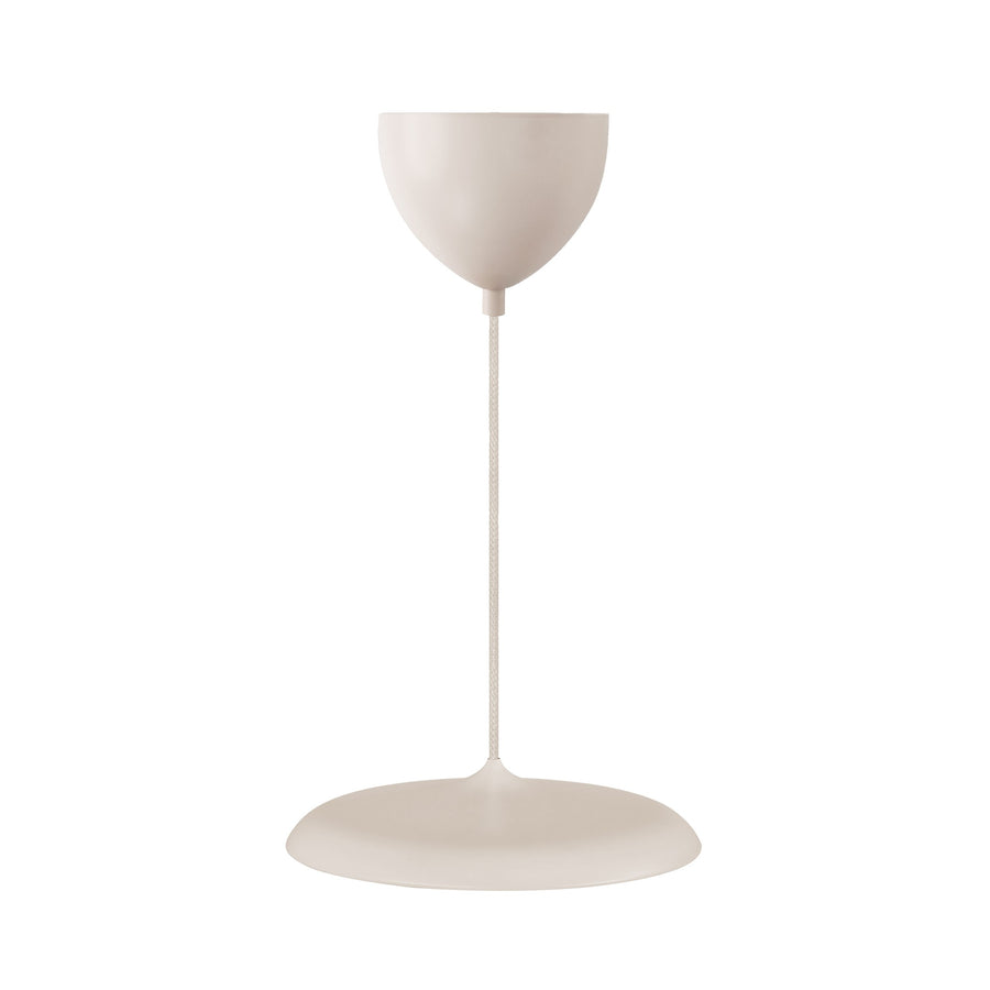 Suspension présentée de trois quarts, mettant en valeur la finesse de l'abat-jour