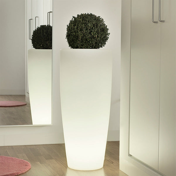 Bambú cylindrical lighted planter