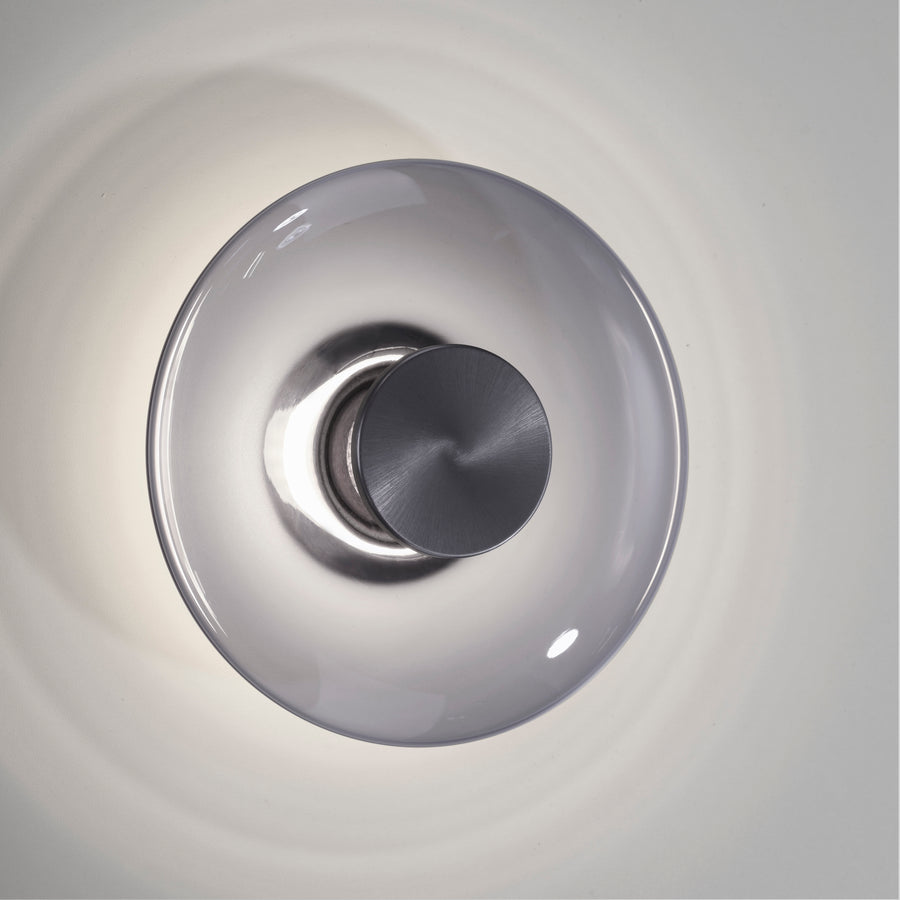 Vue plongeante sur le disque de verre projetant un halo lumineux