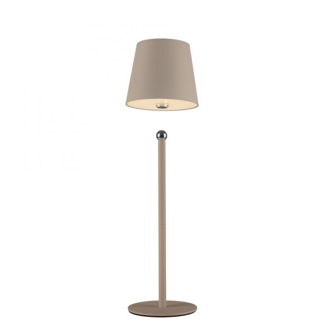 Lampe à poser beige vue de face, abat-jour droit et socle circulaire, fond neutre.