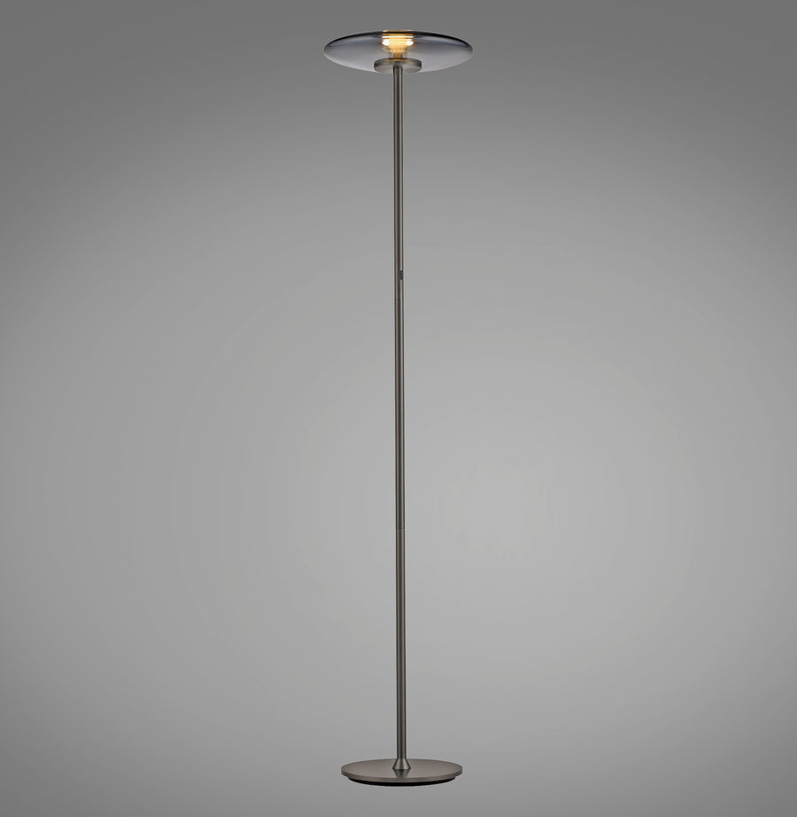 Lampadaire entier de face sur fond gris, abat-jour rond en verre fumé allumé